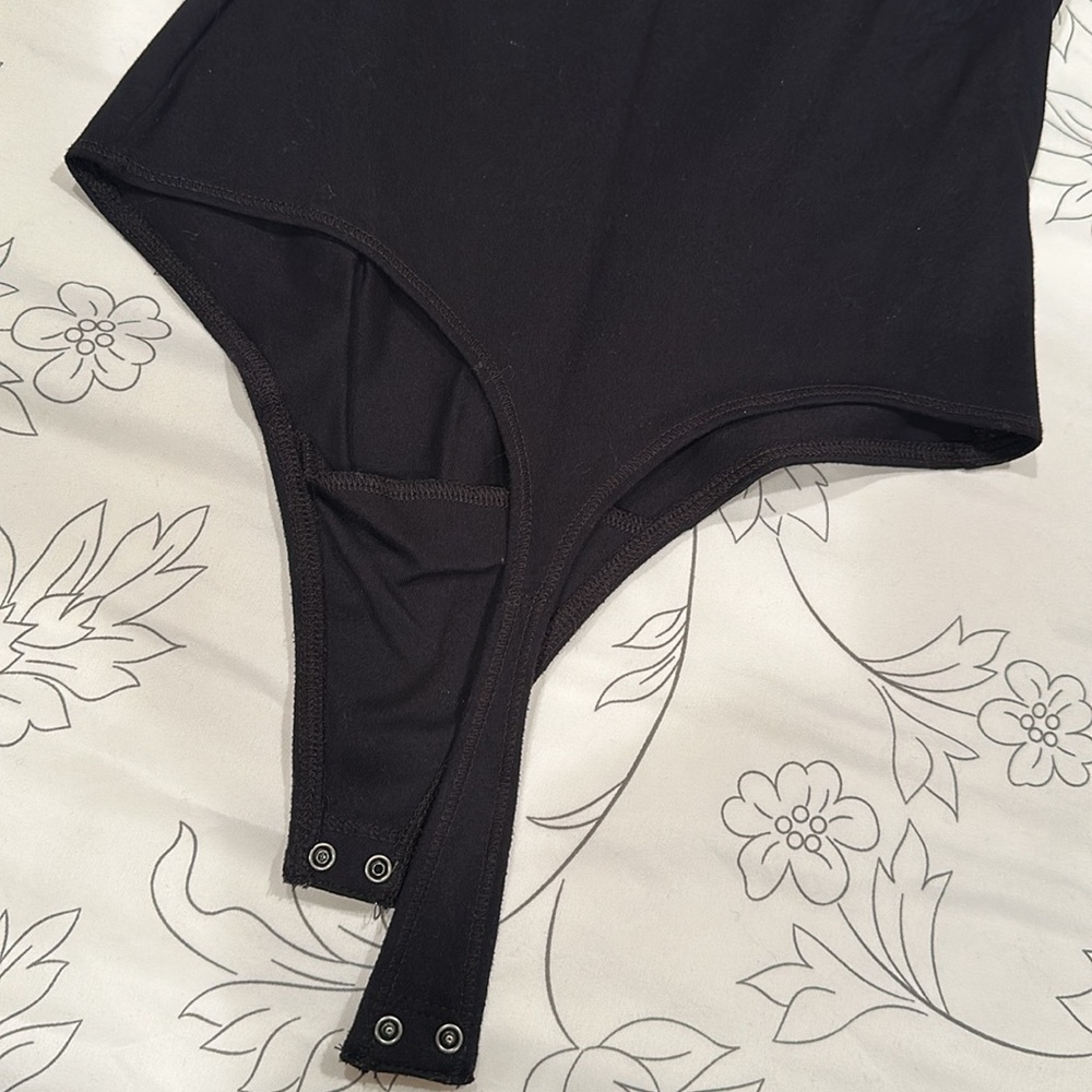A&F Mock Neck Bodysuit - Picture 4 of 4